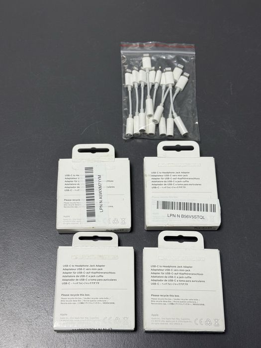 Перехідник Apple to 3.5 mm Headphone Jack Adapter