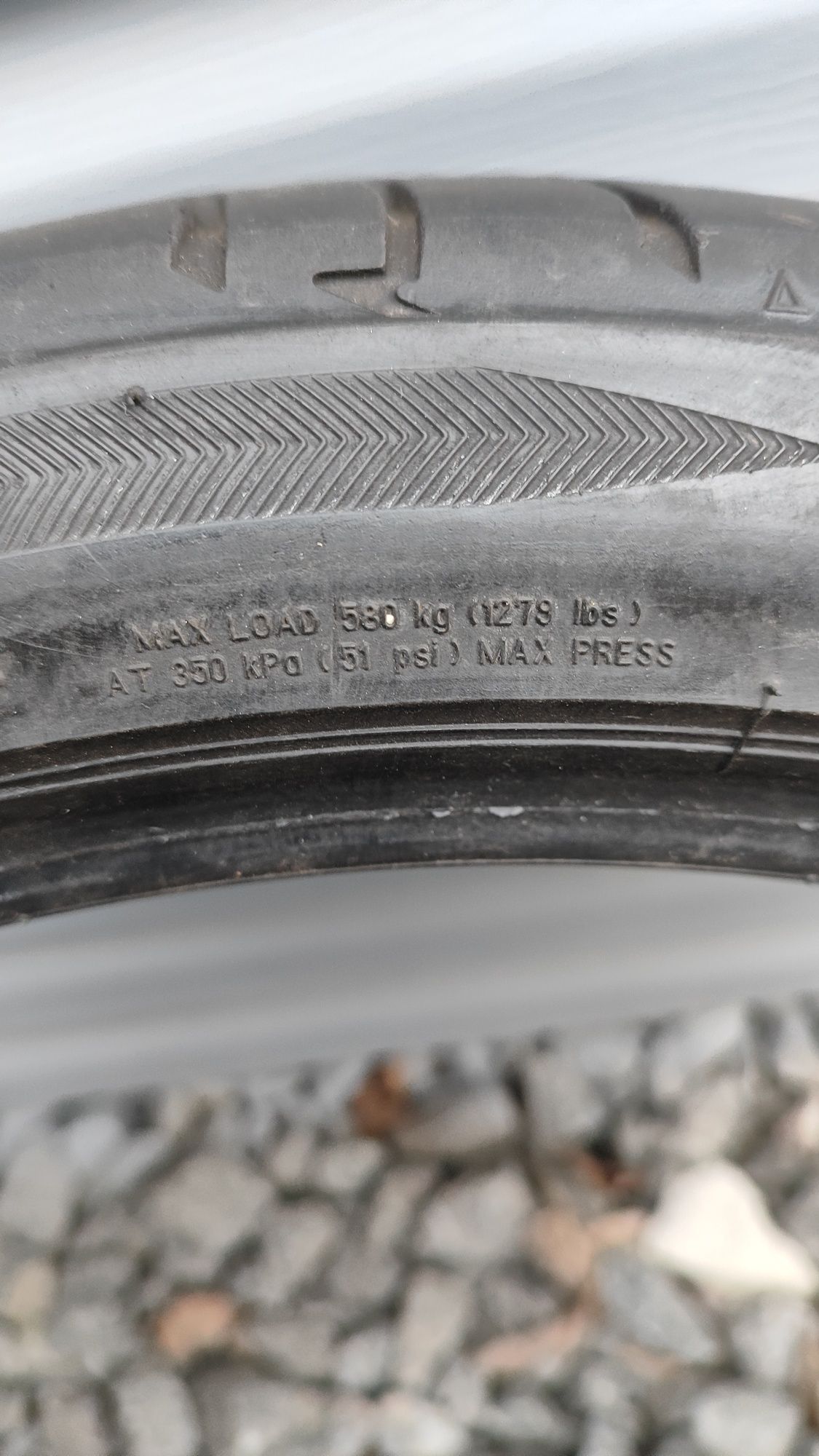 Шини Bridgestone літні 225/40 R19