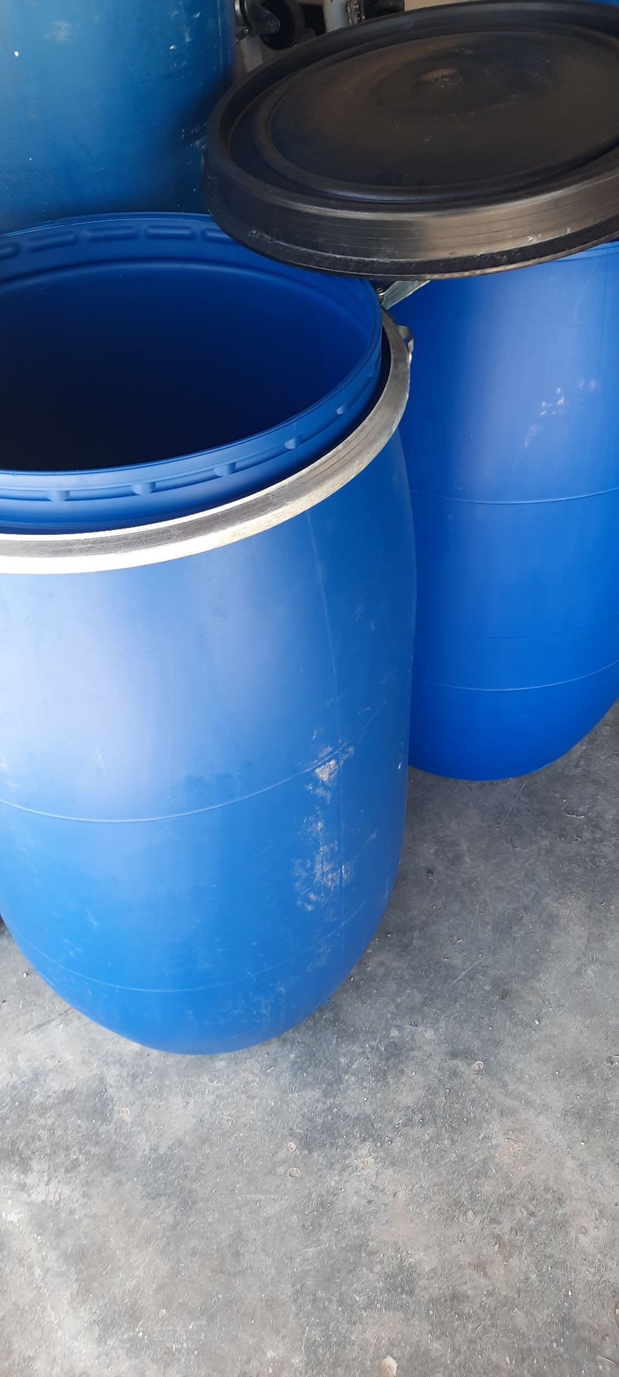 Bidons Barricas Depósitos Tinas bidons vasilhas de 150 litros usados