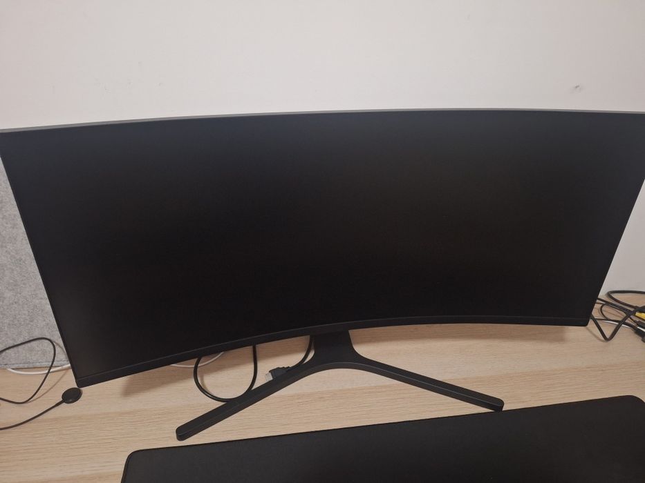 Mi monitor 34'' danificado