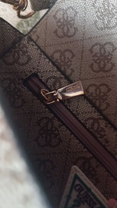 Стильна жіноча сумка Guess Brenton