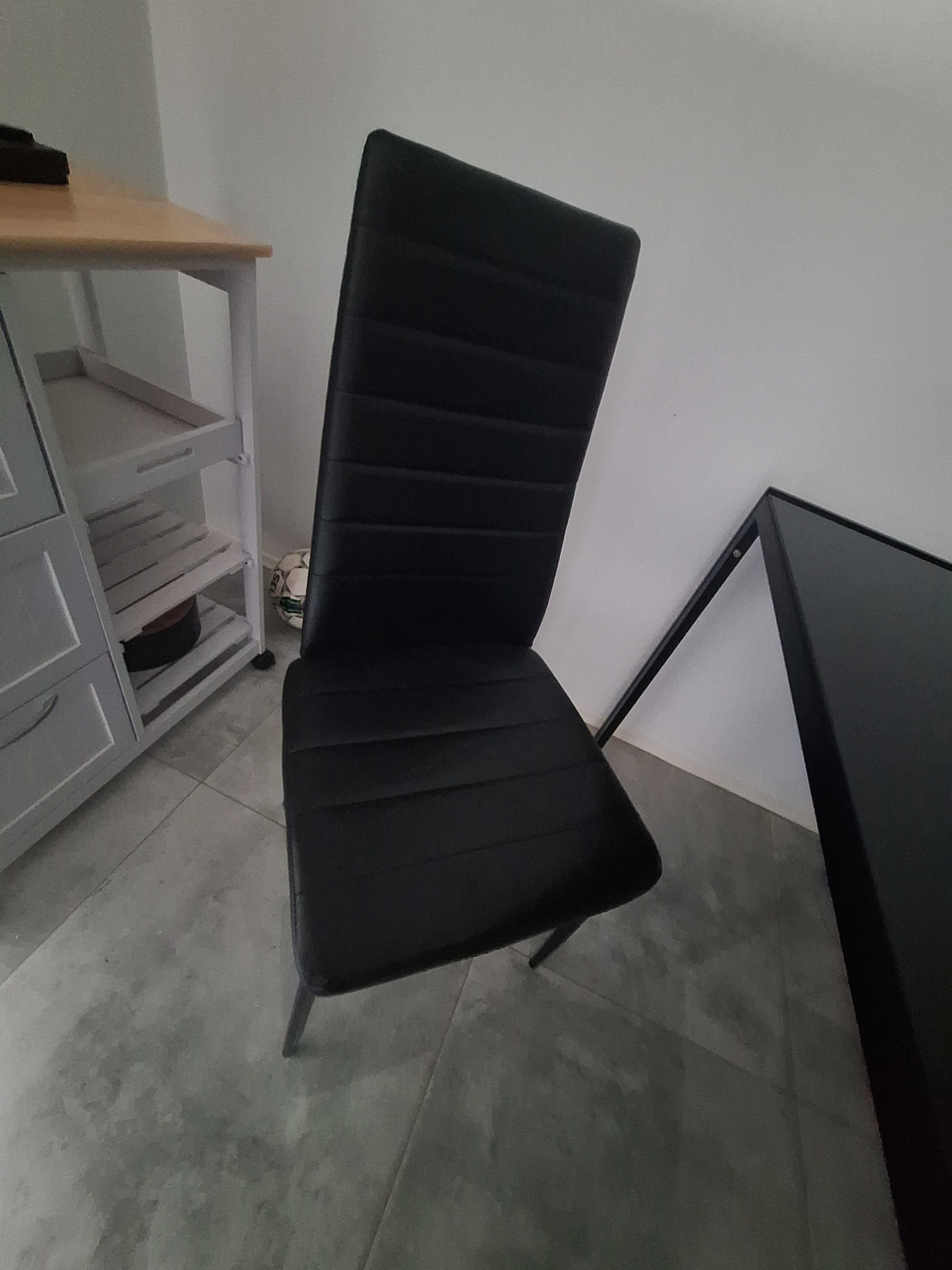 Stół szklany plus 4 krzesła eko skóra Stan bardzo dobry plus