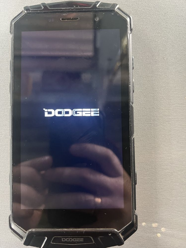 Продам  противоударный DODGEE 4гб на 32 гб