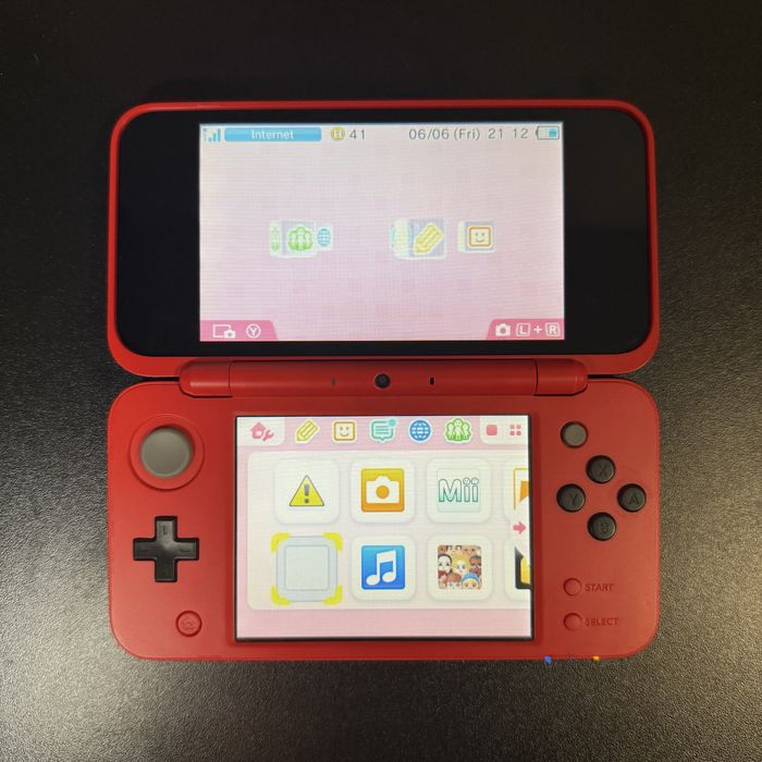 New Nintendo 2DS XL Pokeball Edition + Akcesoria