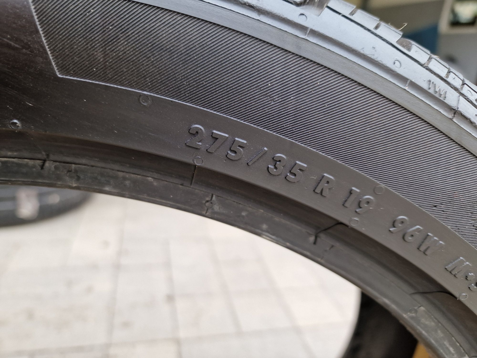 Одна шина 275/35 R19 Continental Procontact l