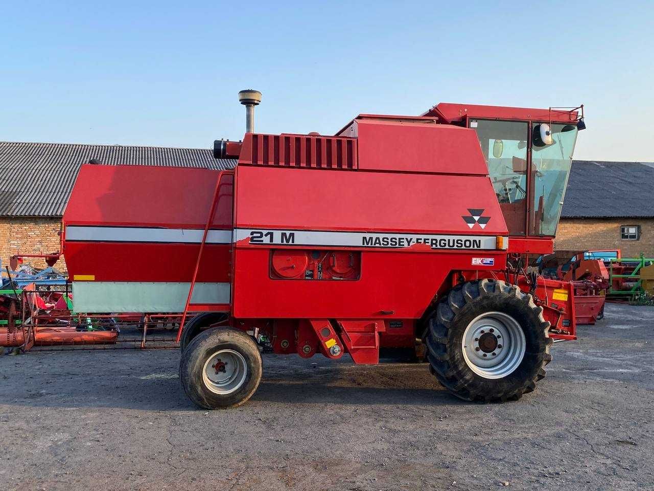 Свіжо привезений зерновий комбайн Massey Ferguson 21,Claas