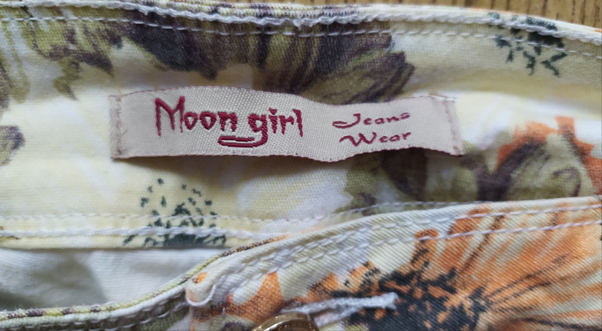Szorty, krótkie spodenki, w kwiaty, Moon Girl, rozmiar 38, na lato