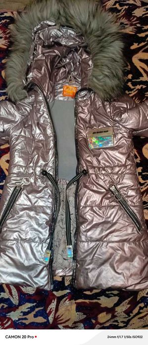 Пальто зимове для дівчинки дуже тепле стан гарний.