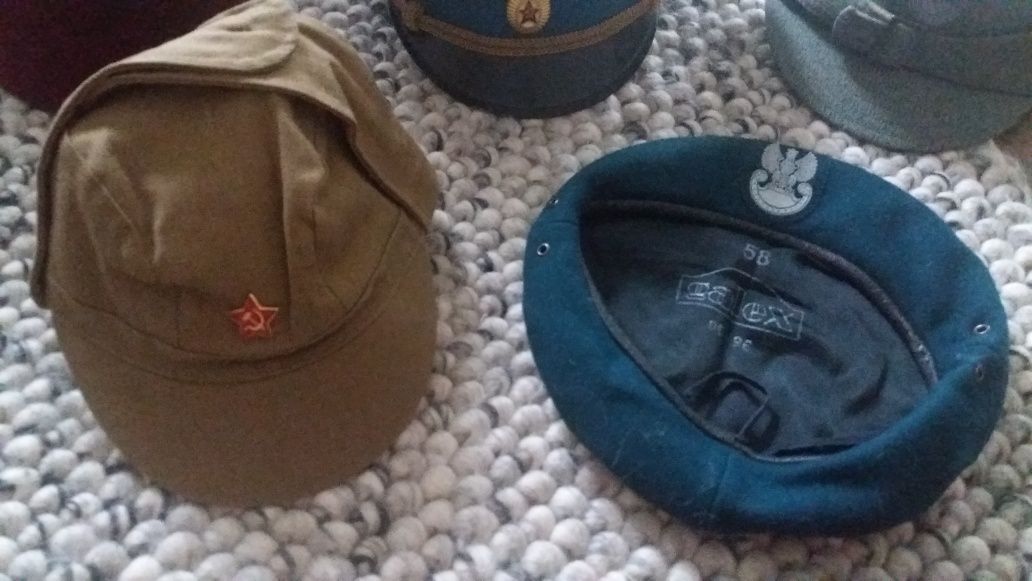 Czapki wojskowe do kolekcji lub idealne na wieczór kawalerski