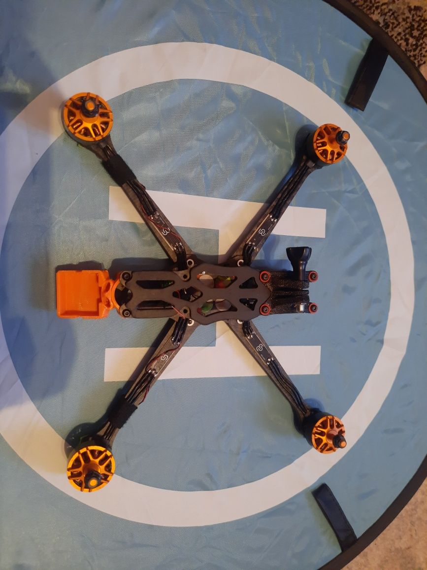 Fpv apex 7inch + silniki 2507 moc 1800KV + cleanwire + led + druki3D