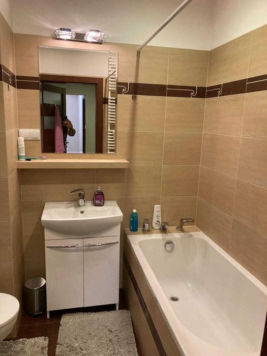 Duży pokój z balkonem blisko metra