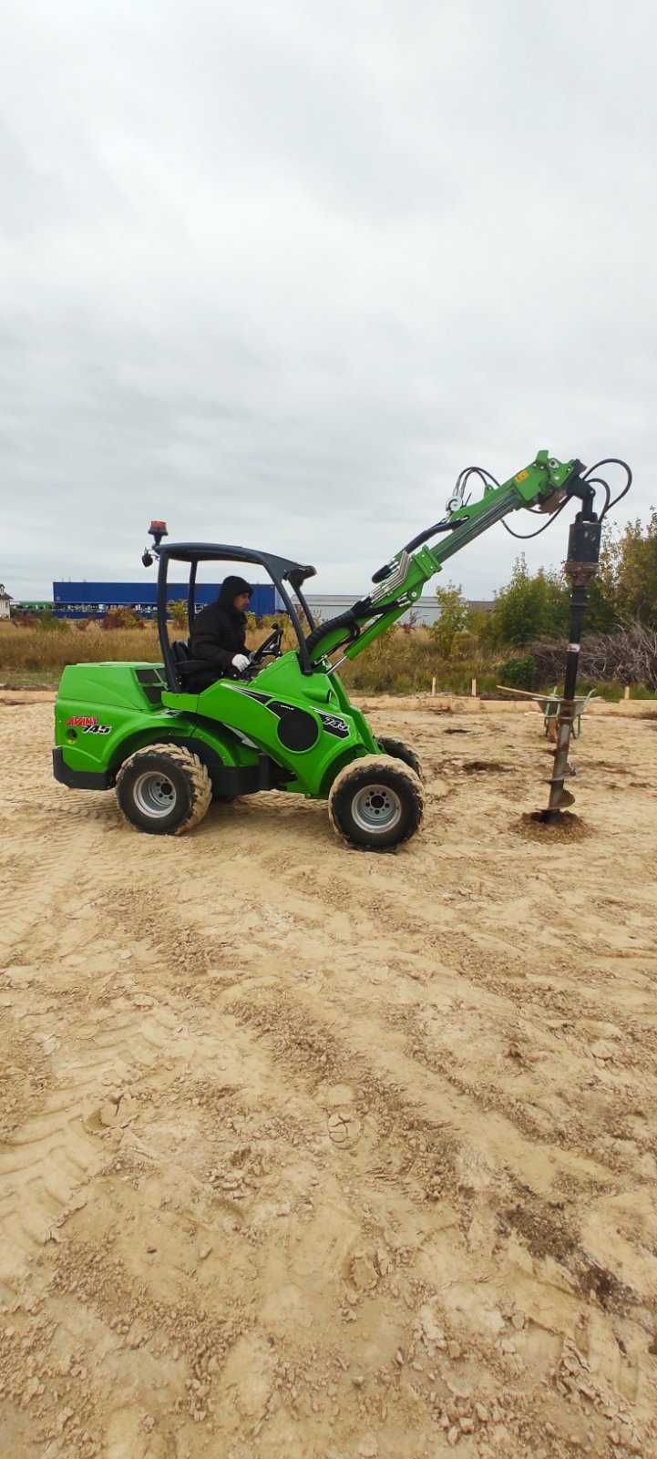 Оренда ямобура міні навантажувача AVANT (Bobcat, шнек бур) Погрузчик