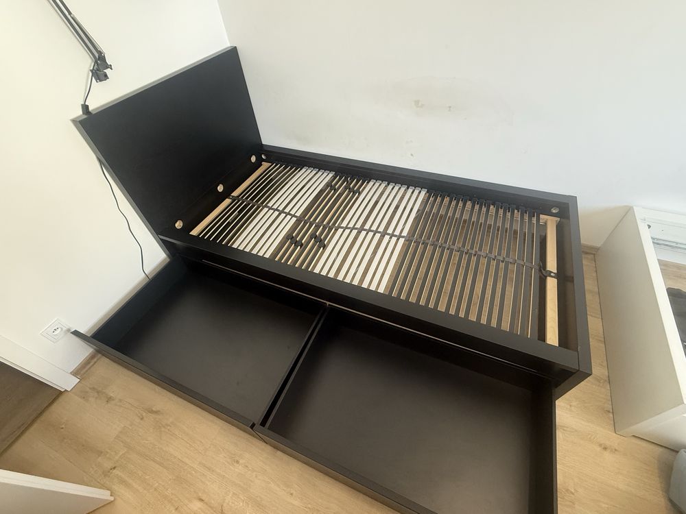 Łóżko Ikea Malm Rama 120x200 z dwoma pojemnikami i materacem.