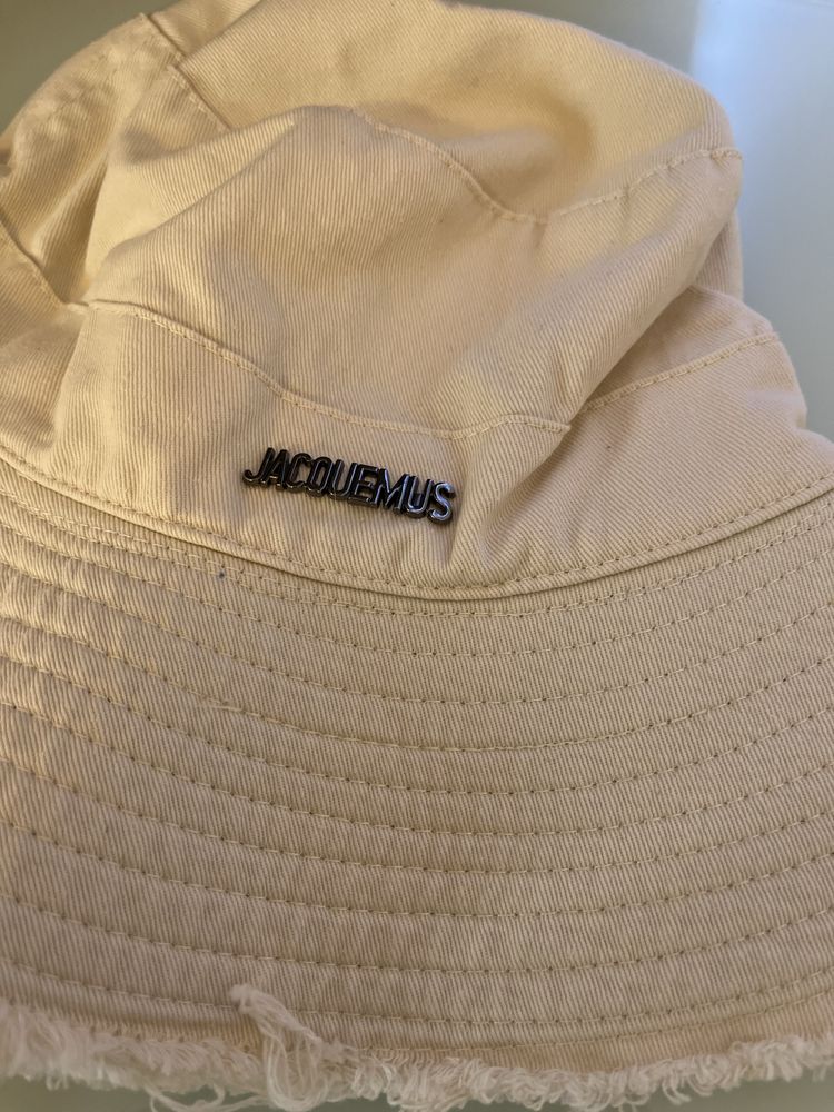 Chapeu da jacquemus bege