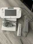 Wii U com Pad+cabos e 5 jogos (cada +10€)