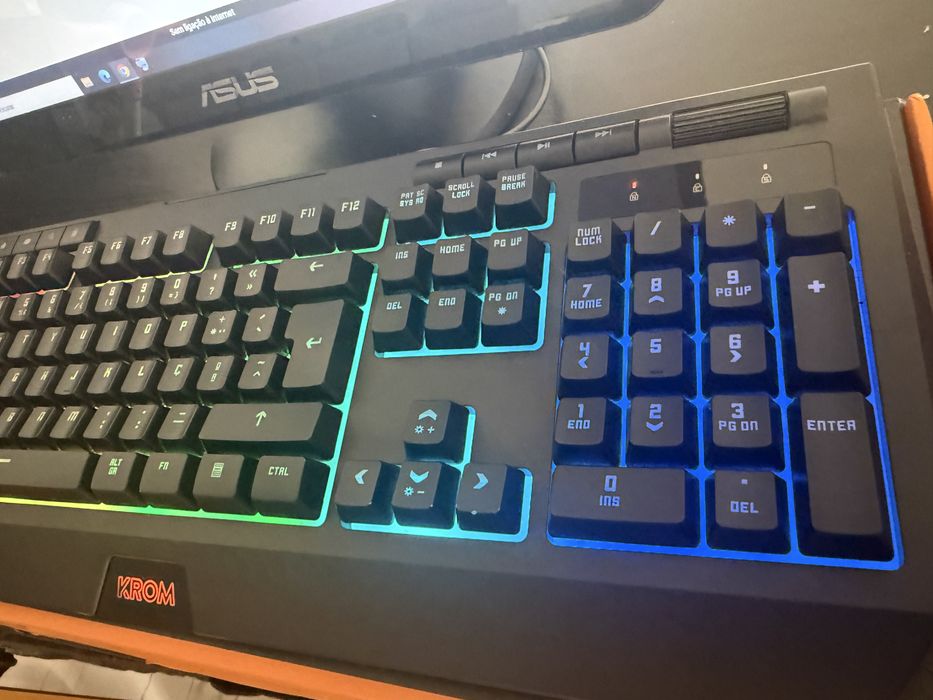 Teclado KROM Kuma RGB Lighting keyboard