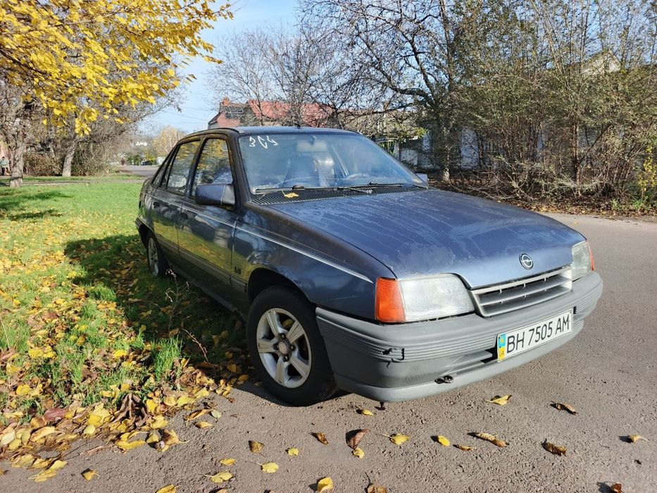 Opel kadett 1.8   гарний стан