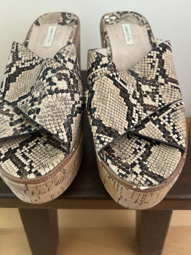 Tamancos pele crocodilo Cortefiel
