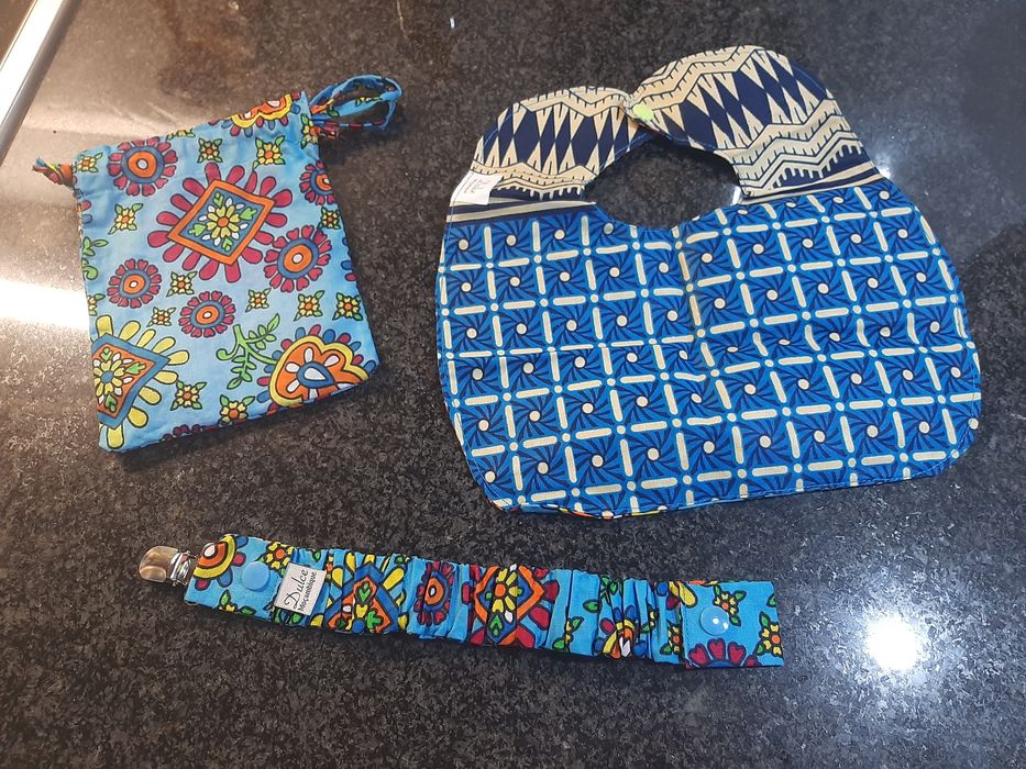 Conjunto babete e porta chucha NOVO.