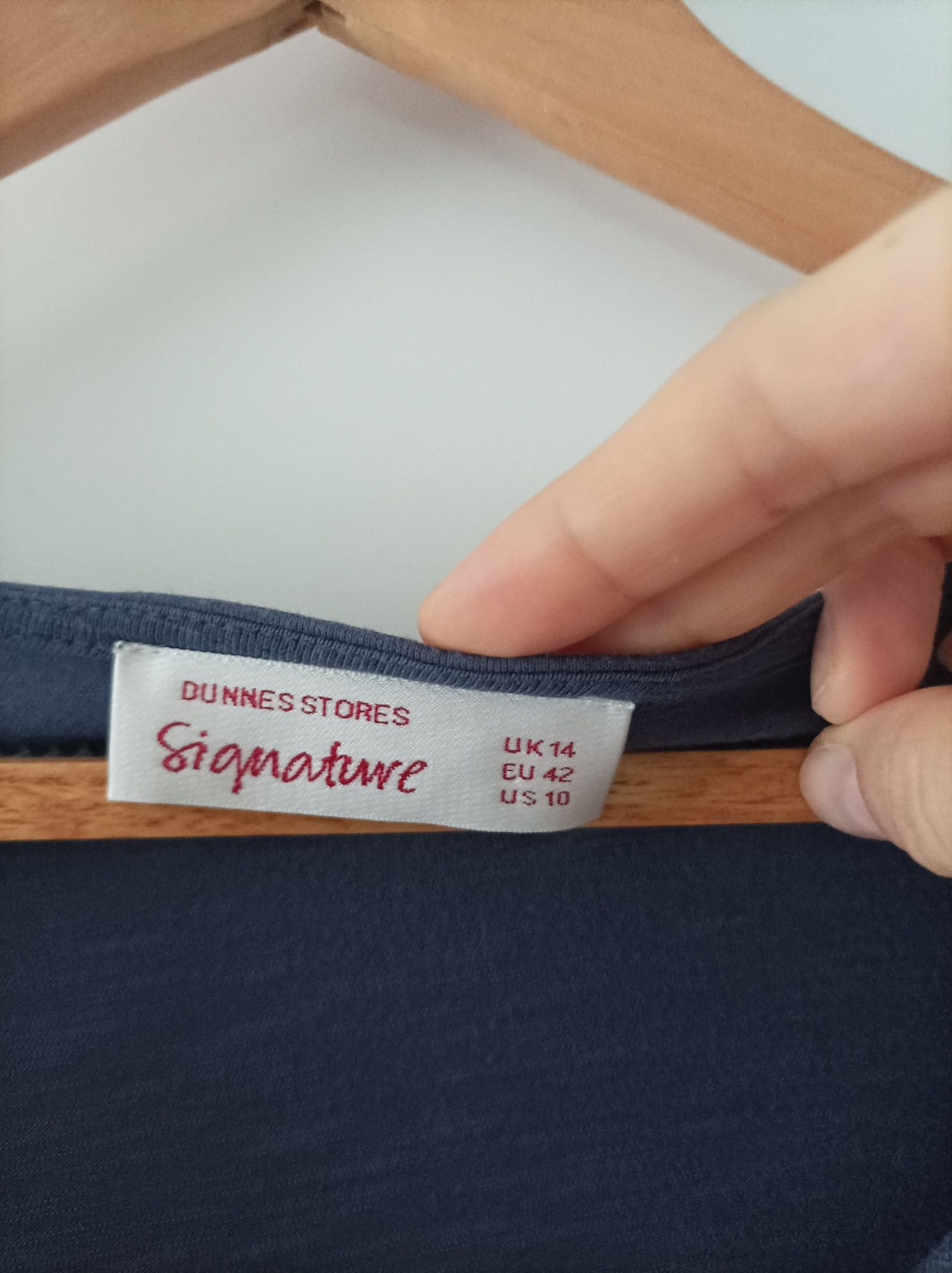 Bluzka z ładnym dekoltem Signature 42