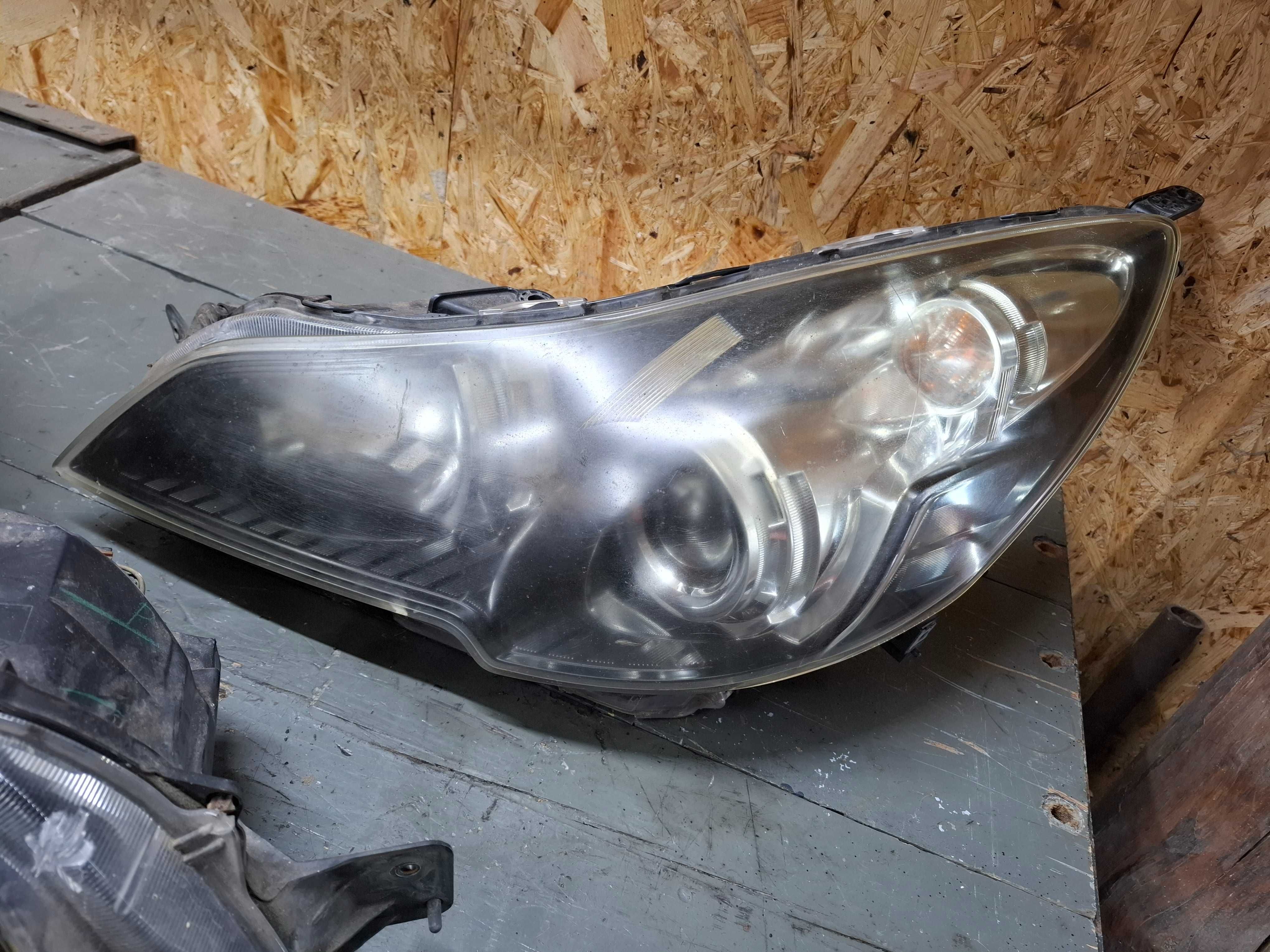 lampa przód przednia lewa lub prawa xenon subaru legacy V 5 outback 09