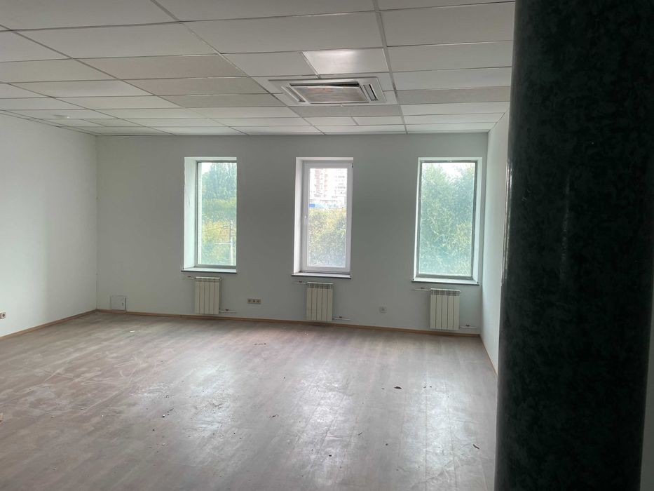 Аренда фасадного помещения 350 м2, ул. Вадима Гетьмана 27, рядом метро