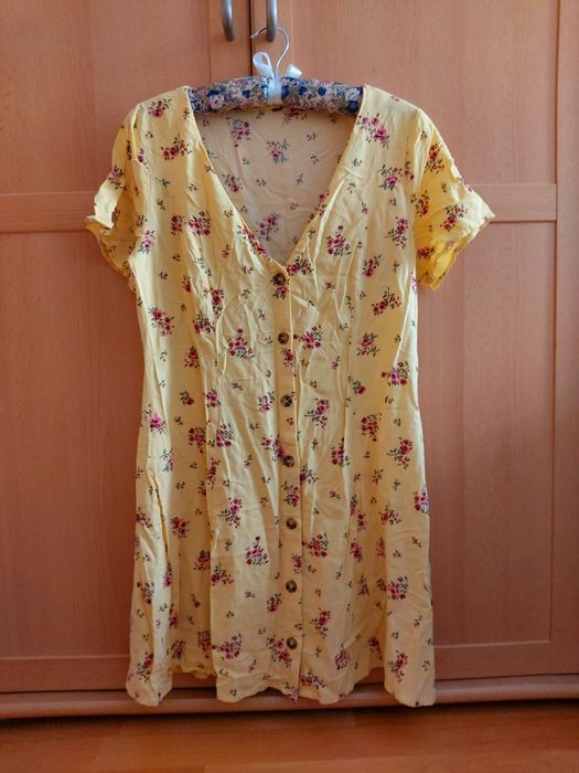 żółta sukienka w kwiaty floral wiskoza na guziki