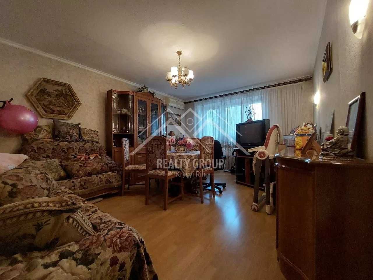 Продаж 4к з меблями та технікою у ЦМ р-ні поряд із парком Мершавцева