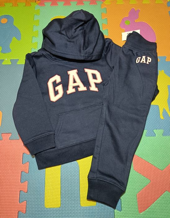 Спортивні костюми Gap на 4  роки