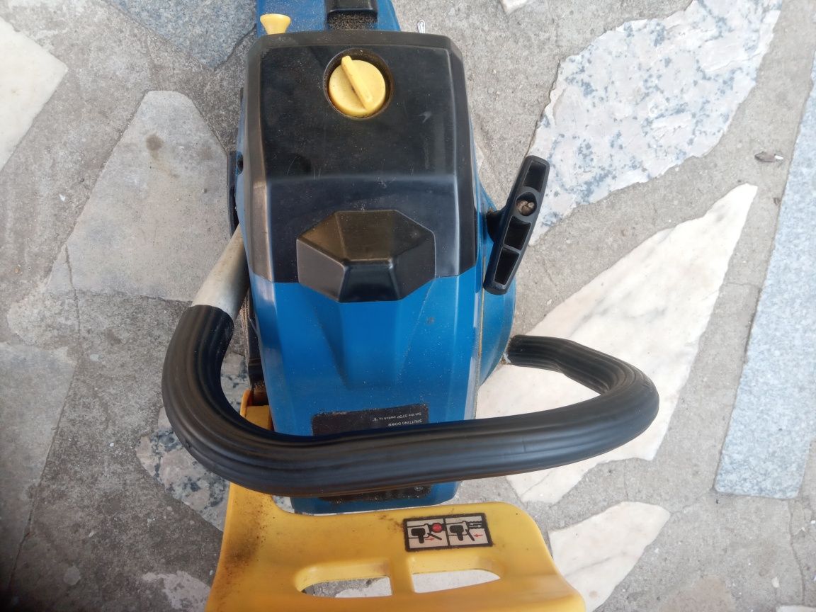Motosserra marca Royal com pouco uso
