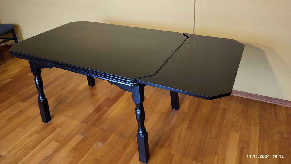 Stół drewniany, czarny, rozkładany