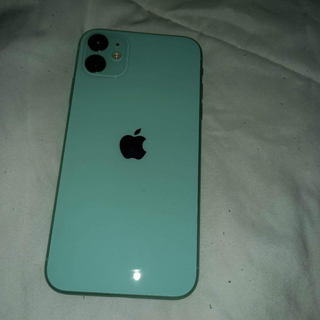 iPhone 11 64 GB verde água