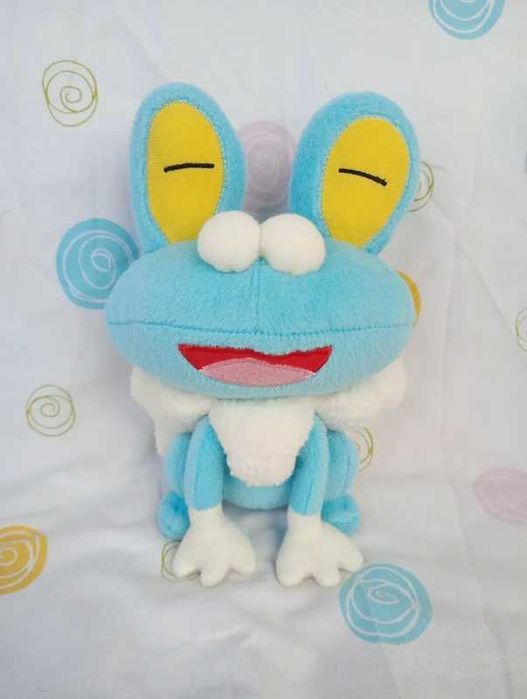 pokémon peluche do pokémon Froakie da marca tomy