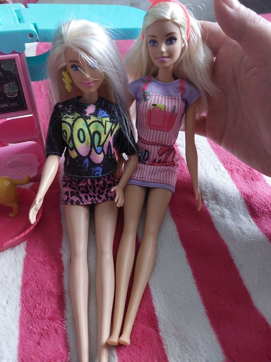 Zestaw Oryginalnych Barbie + kwiaciarniach play doh