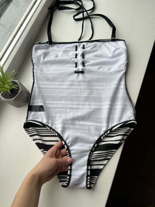 Суцільний купальник спільний злитний структурний