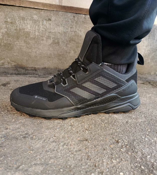 кросівки adidas  gore-tex
