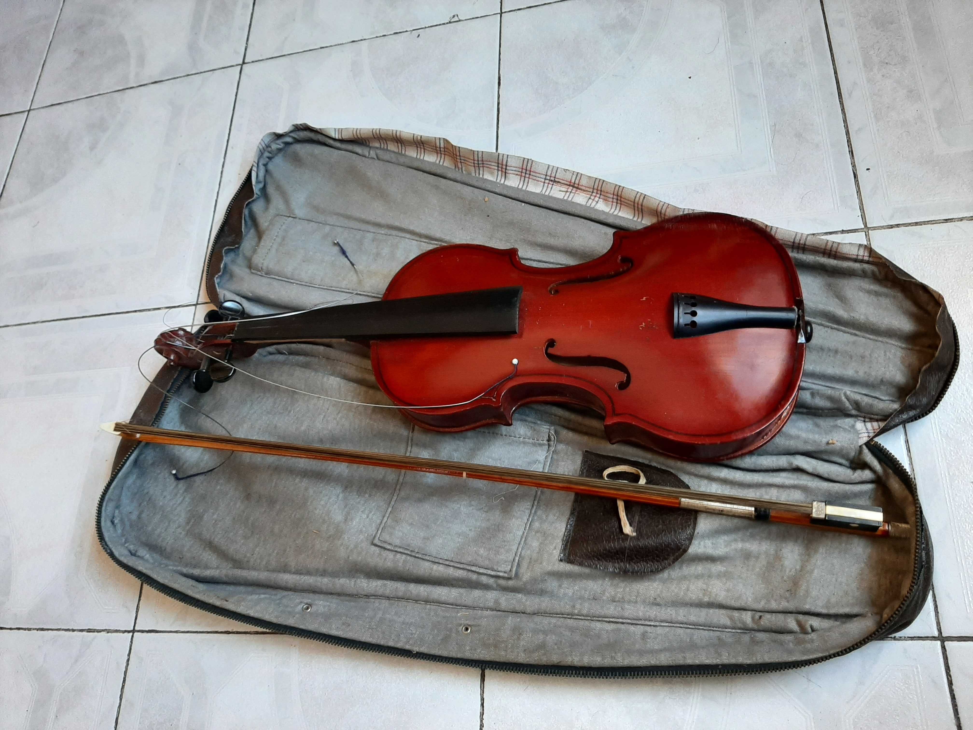 Советская скрипка в футляре