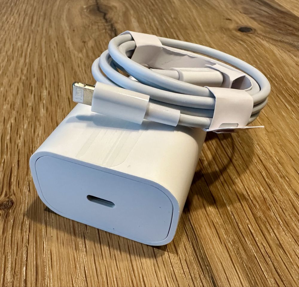 Ładowarka 20W do iPhone + kabel 1m usb-c/lightning