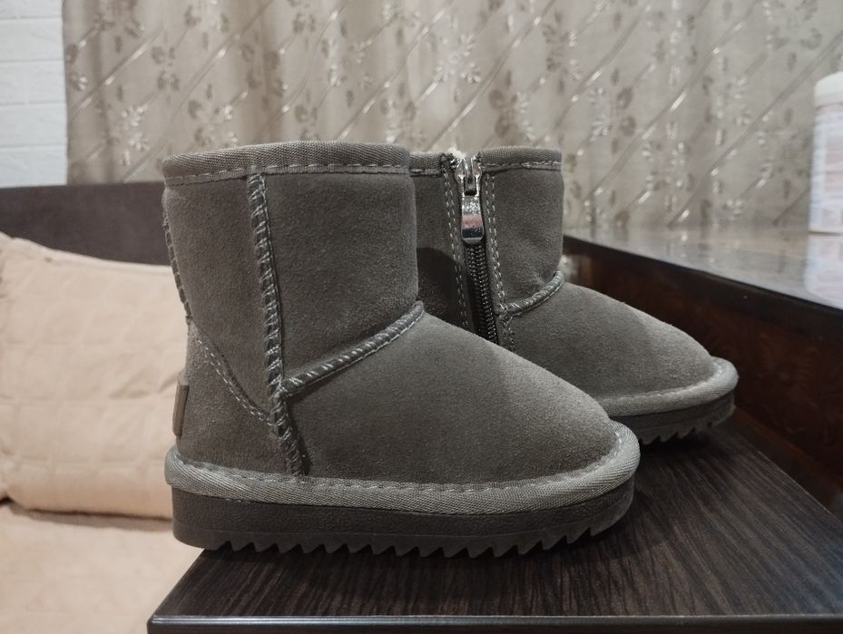 Продам зимові дитячі угги