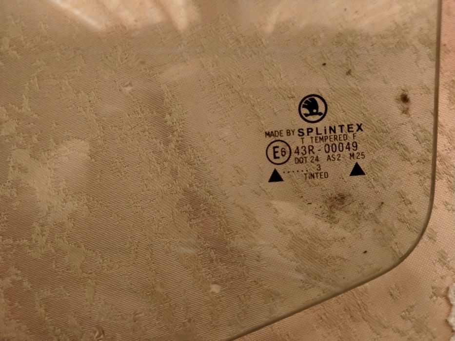 Скло Skoda Oktavia