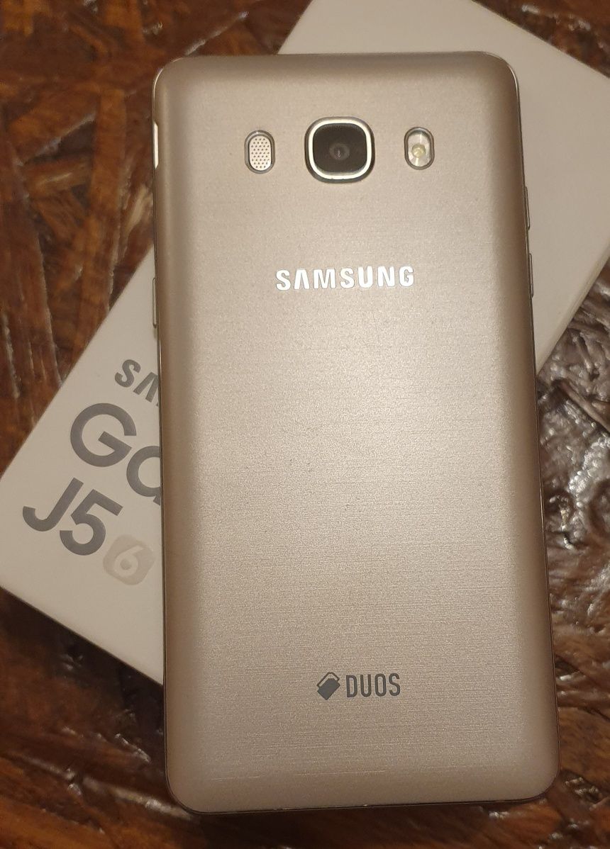 Samsung j5 2016 року