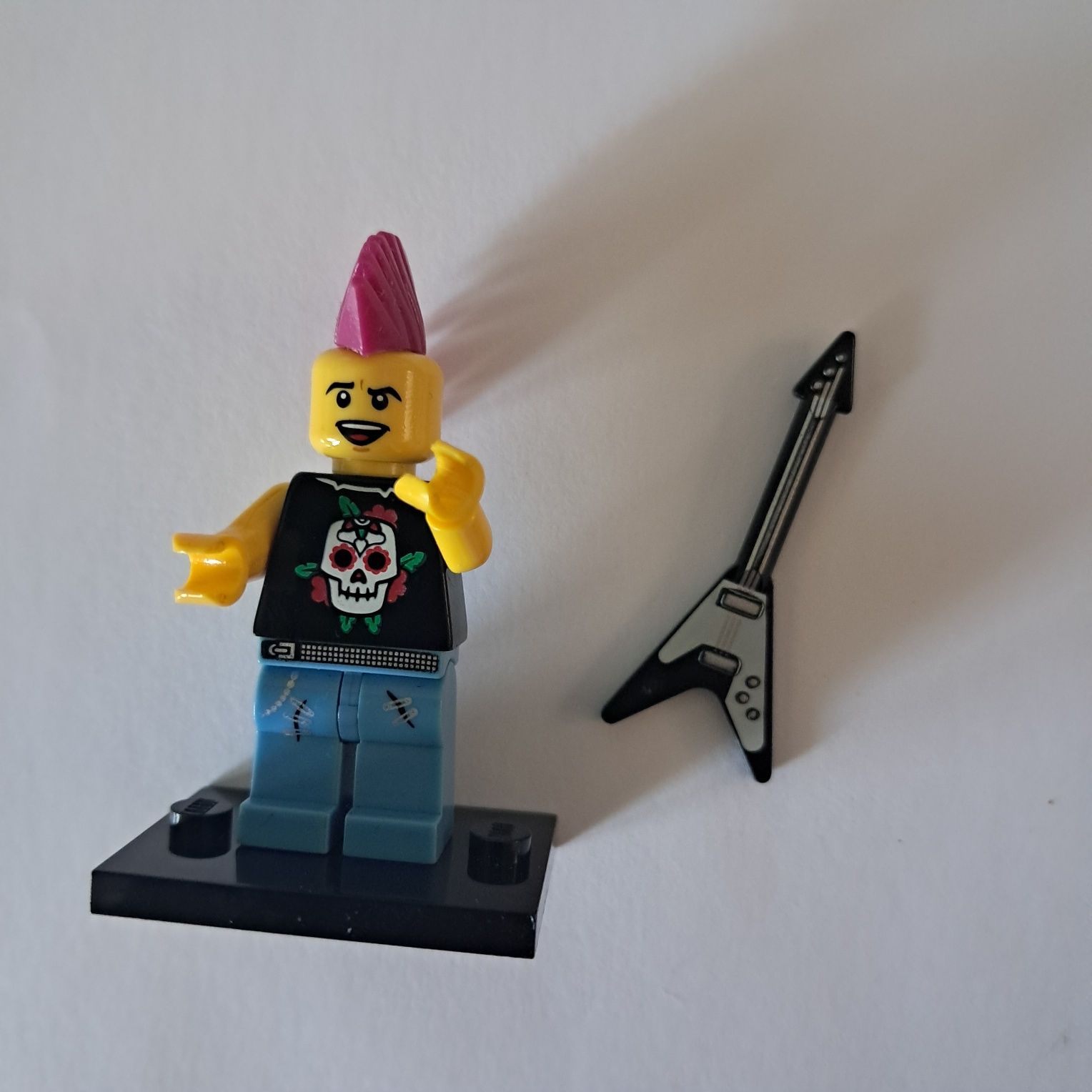 Lego minifigurka col04-4 Lego Punk Rocker