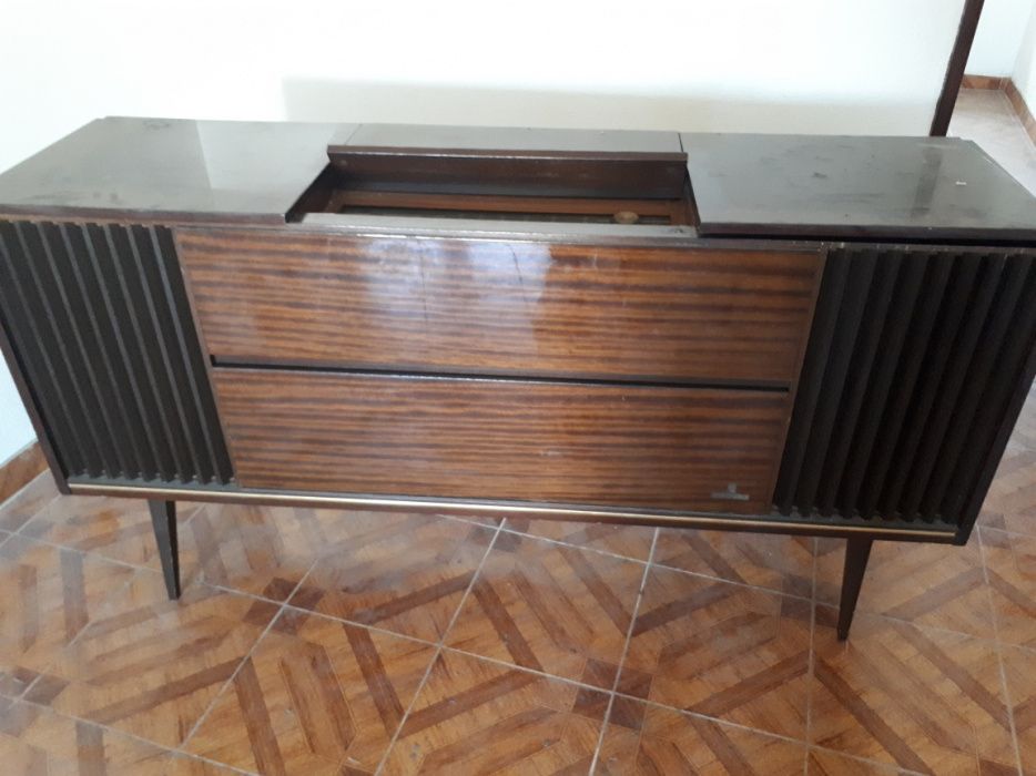 Movel vintage gira discos grundig