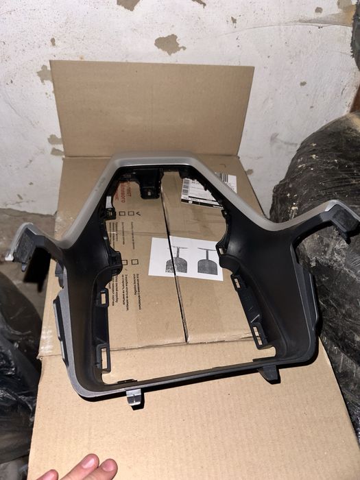 Накладка на центральну консоль RAV4 2019