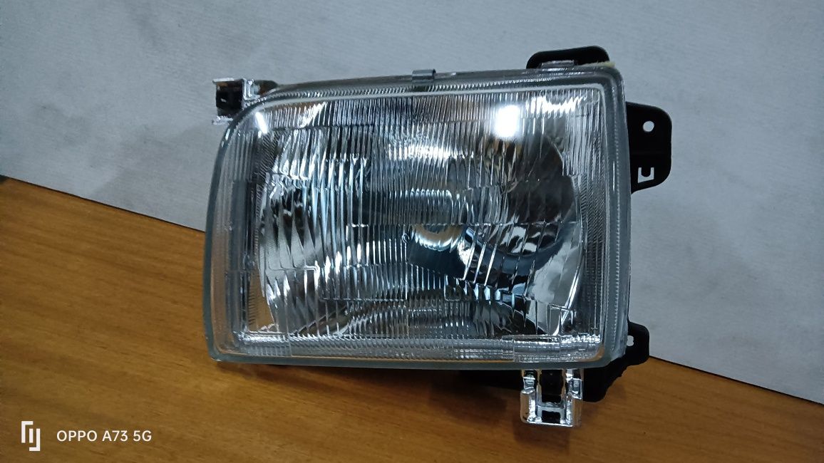 Farol Nissan Navara D22 ótica esquerda Depo