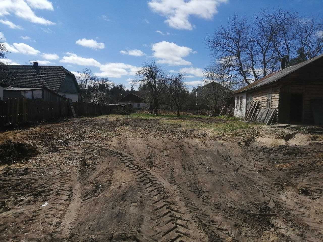 частина будинка на земельній ділянці в Клавдієво.