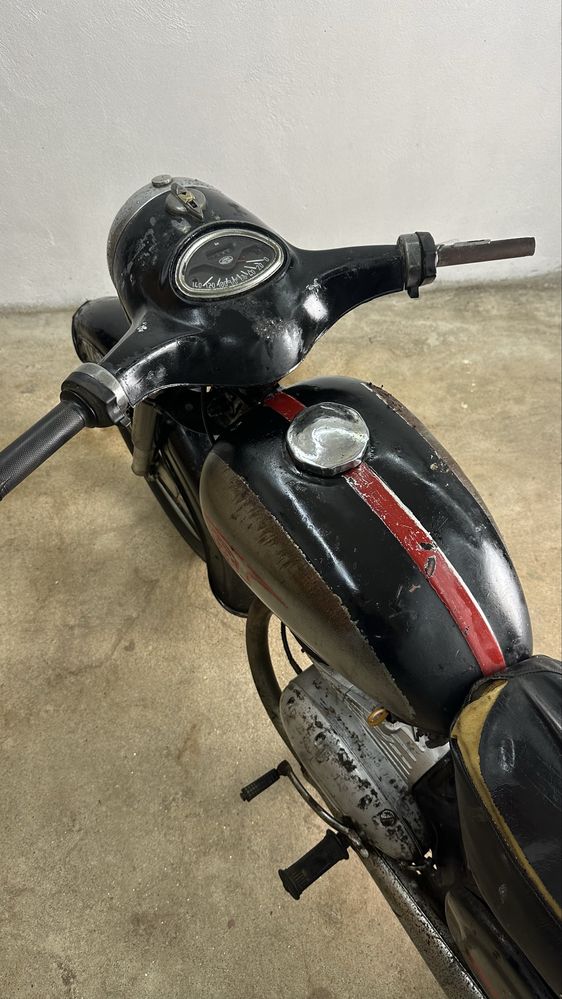 Moto Jawa CZ 175