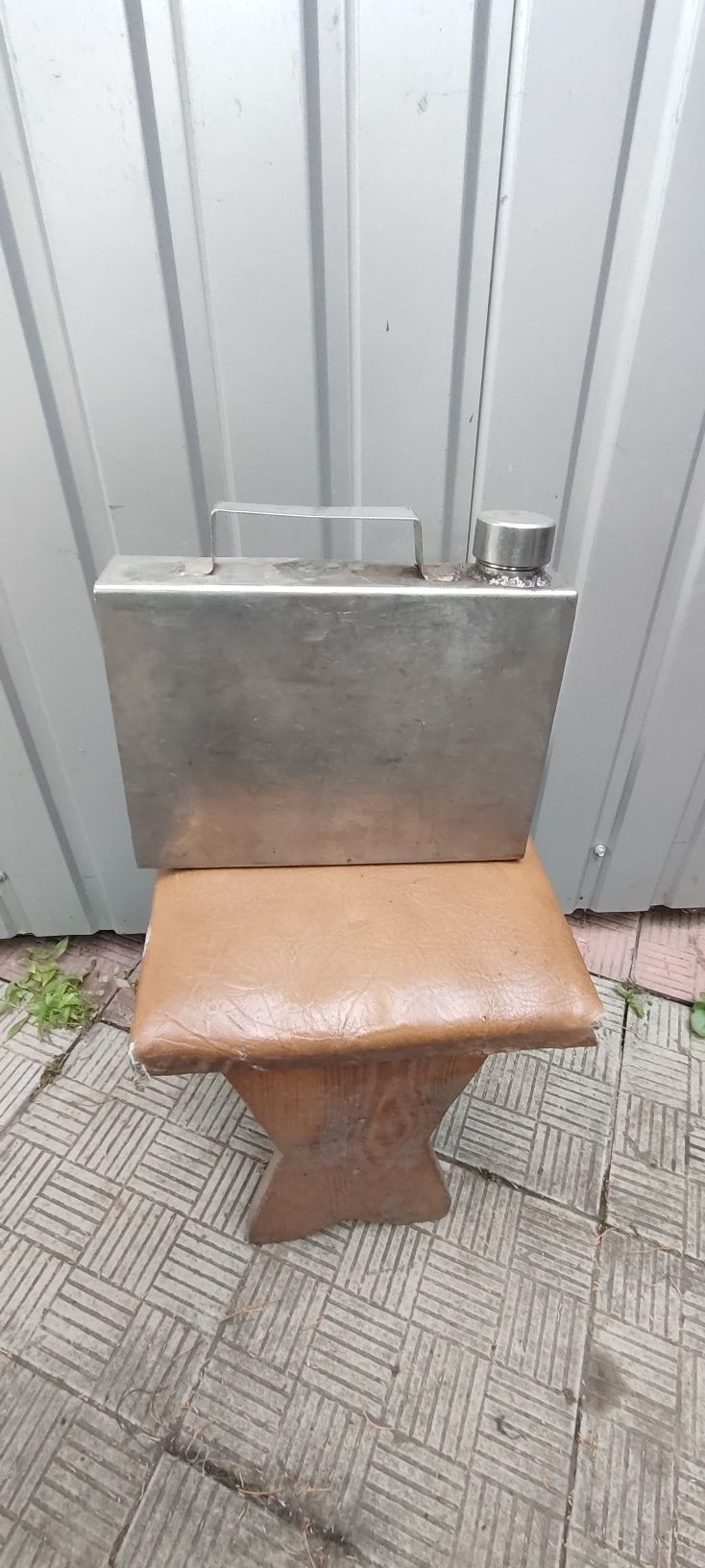 Продам бетон і каністру.