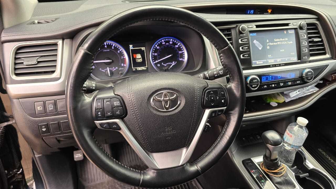 Продам TOYOTA  Highlander 2018