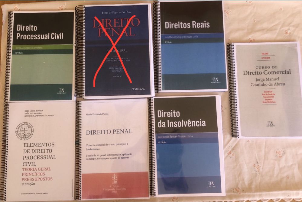 Vendo livros de Direito